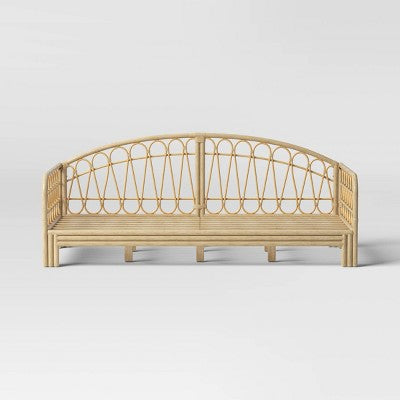 Rattanowa leżanka dziecięca z zaokrąglonymi bokami